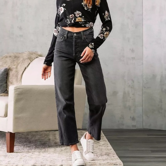 Levi's Worse For Wear Black Ribcage Straight Jeans - Picture 2 of 9